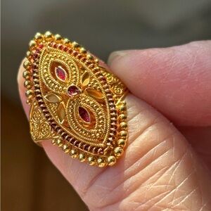 18k Gorgeous Very Detailed Ring